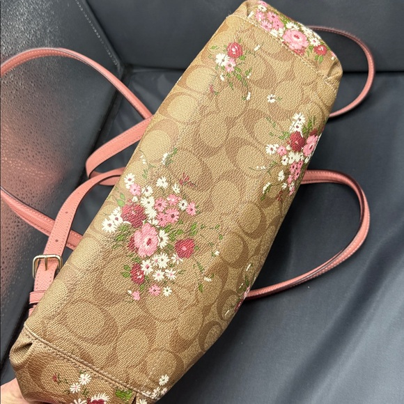 Coach  preloved Pink and Tan Floral Shoulder Bag/ crossbody good condition - Picture 15 of 16